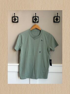 🧵Abercrombie & Fitch Sage Green Crew Tee - Big Kids